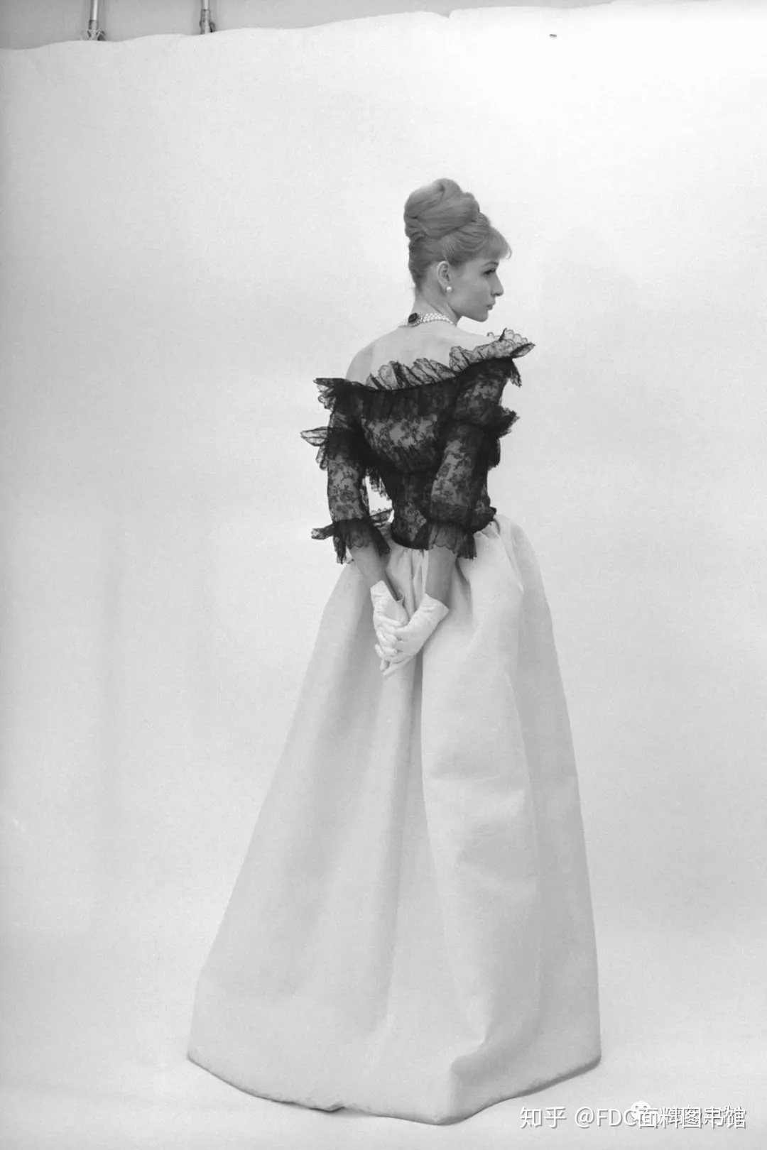 【传奇设想师 】 Cristobal Balenciage 形塑时髦的神之手-10.jpg