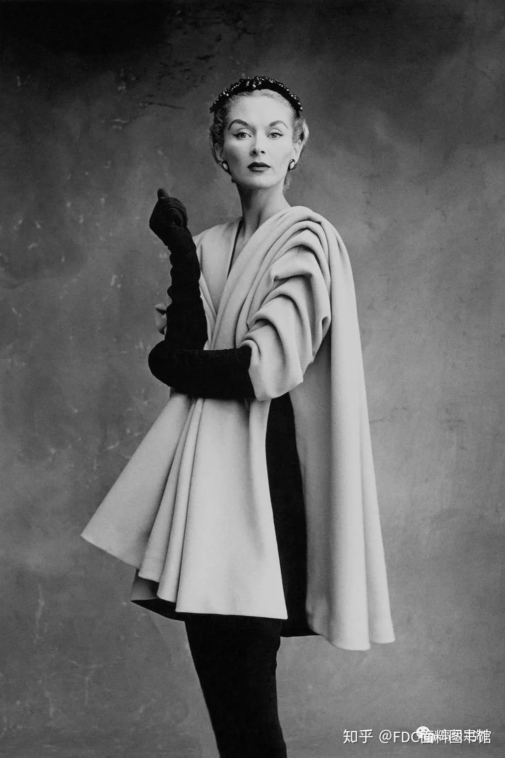 【传奇设想师 】 Cristobal Balenciage 形塑时髦的神之手-14.jpg