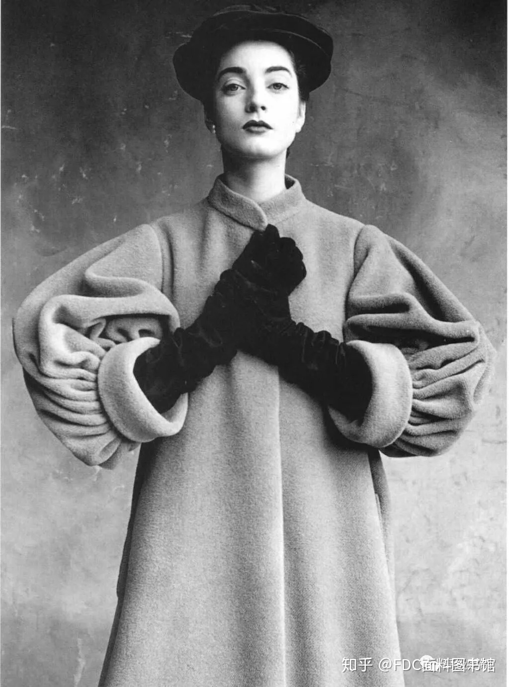 【传奇设想师 】 Cristobal Balenciage 形塑时髦的神之手-24.jpg