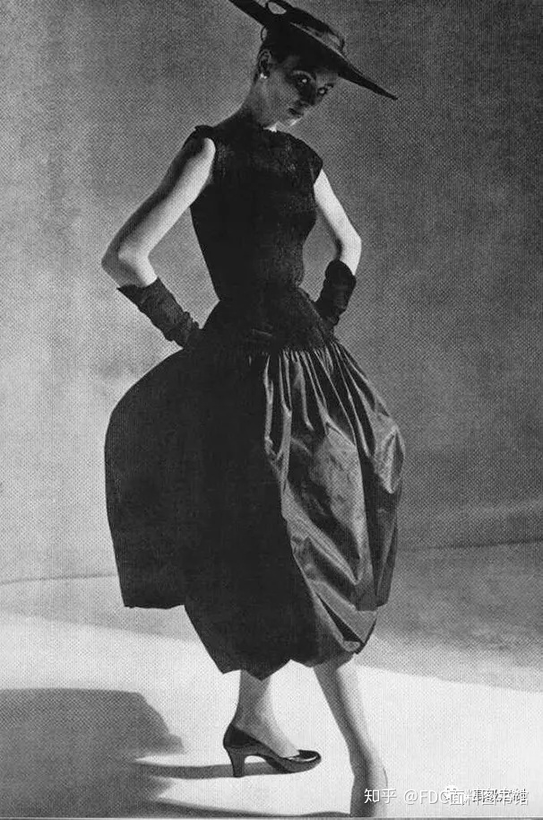 【传奇设想师 】 Cristobal Balenciage 形塑时髦的神之手-30.jpg