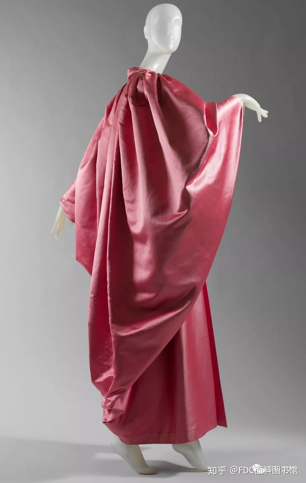 【传奇设想师 】 Cristobal Balenciage 形塑时髦的神之手-63.jpg