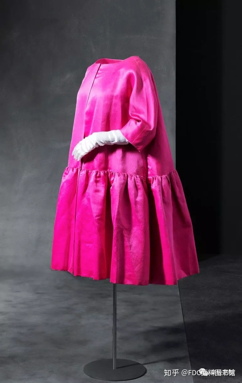 【传奇设想师 】 Cristobal Balenciage 形塑时髦的神之手-64.jpg